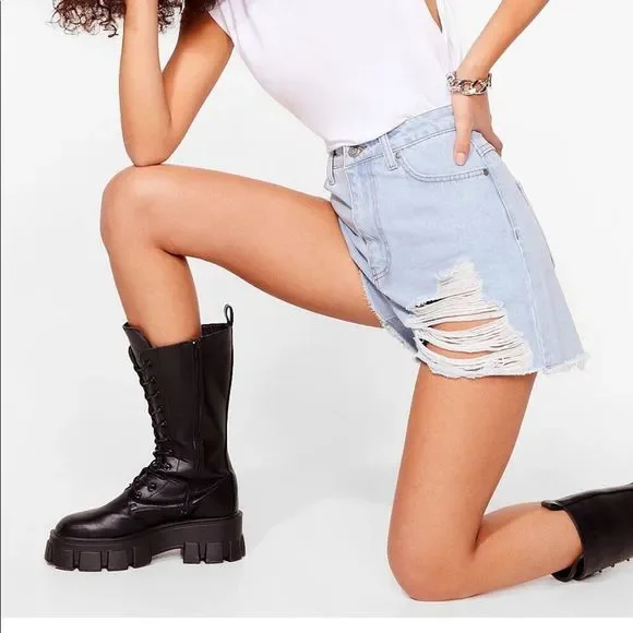 NASTY GAL • High Waisted Distressed shorts - Picture 2 of 9